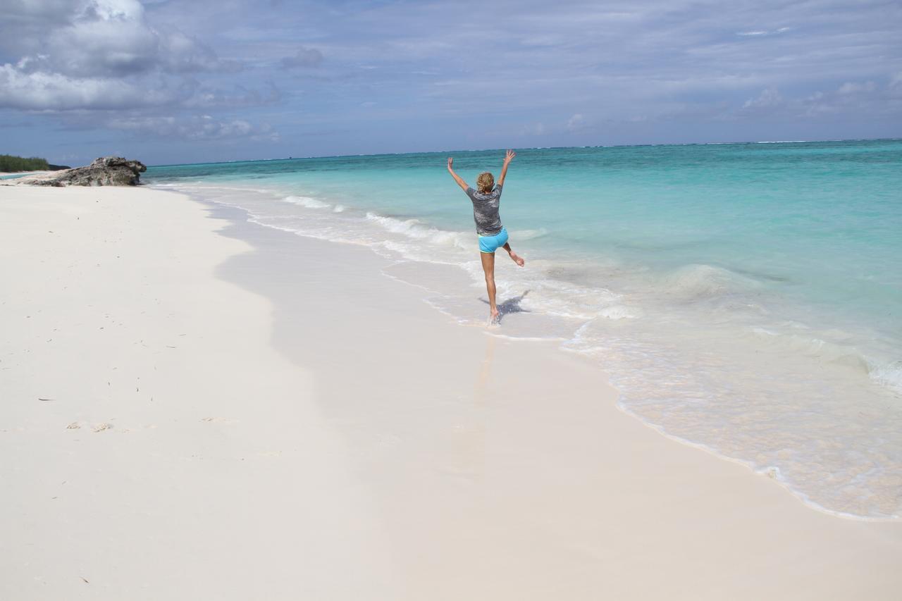 Whitby Hollywood Beach Suites Turks And Caicos מראה חיצוני תמונה
